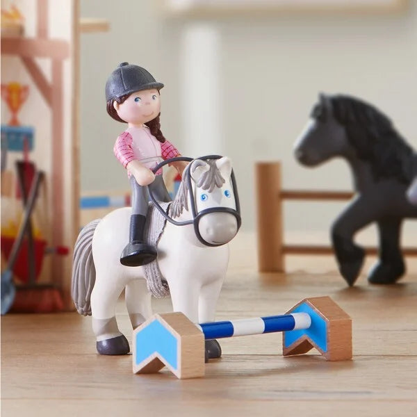 HABA Little Friends Amazone Sanya en paard Saphira - speelfoto