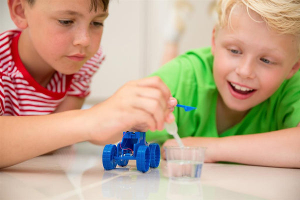 4M Kidzlabs Green Science - Eco-Engineering SALT-POWERED TRUCK